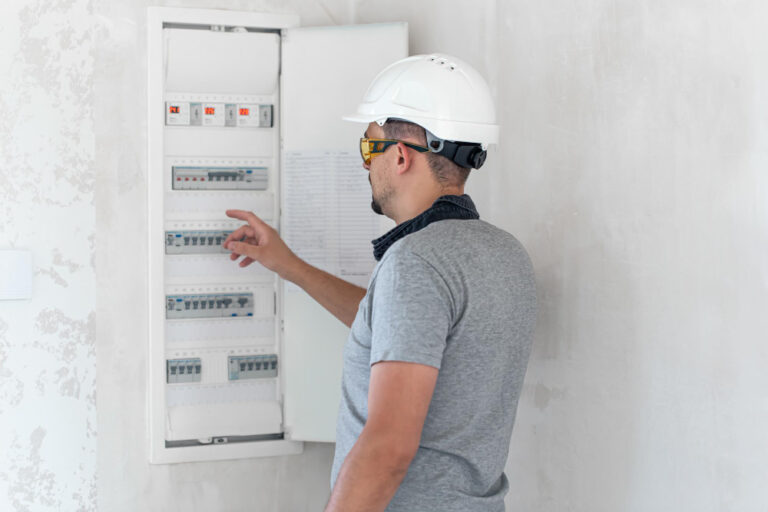 Lokalizacja skrzynki elektrycznej - co mówią o tym przepisy?